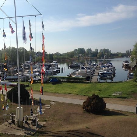 Aparthotel Am Heidensee Schwerin  Exteriör bild