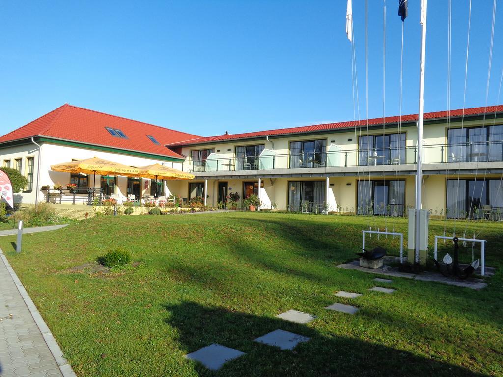 Aparthotel Am Heidensee Schwerin  Exteriör bild