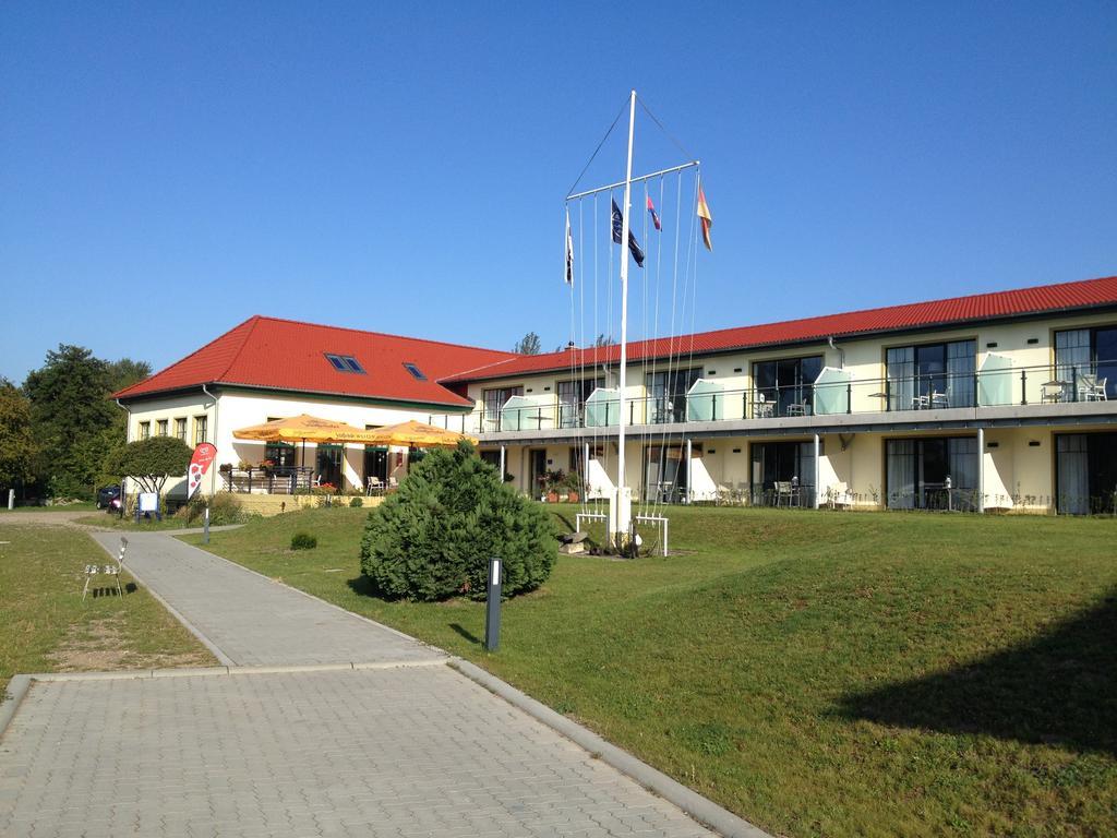 Aparthotel Am Heidensee Schwerin  Exteriör bild