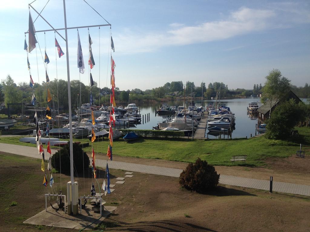 Aparthotel Am Heidensee Schwerin  Exteriör bild