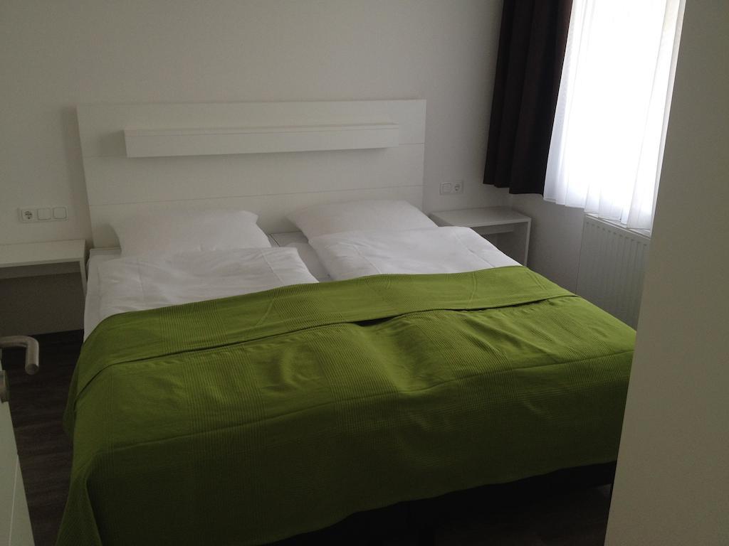 Aparthotel Am Heidensee Schwerin  Rum bild